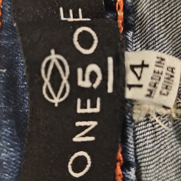 ONE 5 One Unique Design 5 Pocket Button/Zip Distressed Capri Jeans Size 14 EUC - Picture 10 of 14